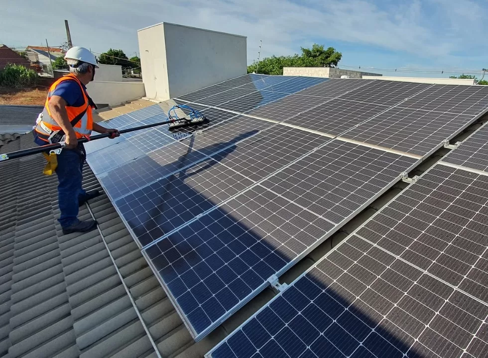 Manutenção E Limpeza Das Placas Solares